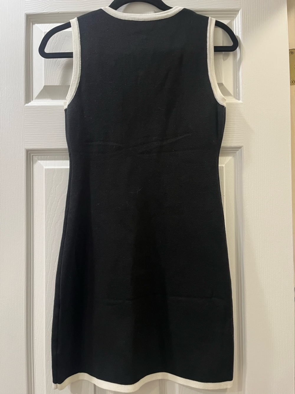Commense Black & White Pearl-Button Sleeveless Mini Dress - Picture 3 of 4